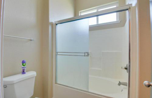 Remodeled Livingston Home with Private Backyard! - Foto 18