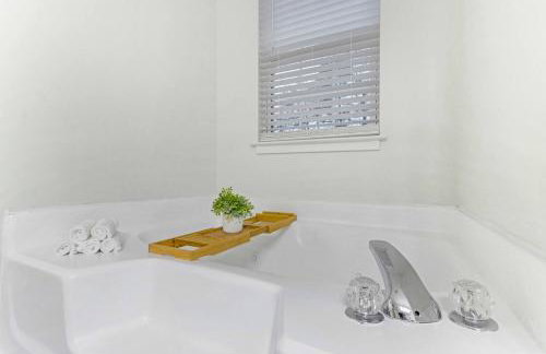 Sleeps 12 | 2 Kings w/ Ping-Pong, Gym, Arcade, BBQ - Foto 51