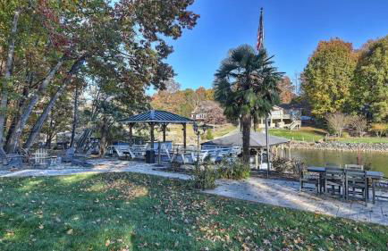 Lakefront Home Private Dock, Tiki Bar, Firepit Shore to Please by Avantstay - Foto 89