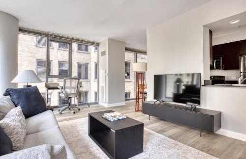 Loop 1BR w gym pool lounge 1 block from L CHI-671 - Photo 1