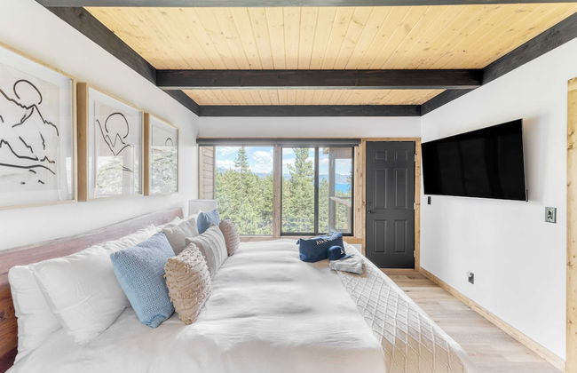 Lake View, Firepit, Game Room Remodeled Lake Tahoe Luxury Cabin by Avantstay - Foto 10