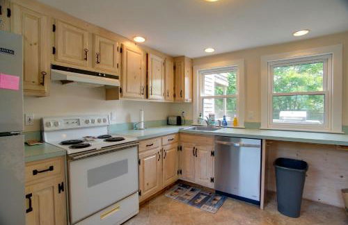 Less Than 1 Mi to Beach Family-Friendly Falmouth Home! - Foto 3