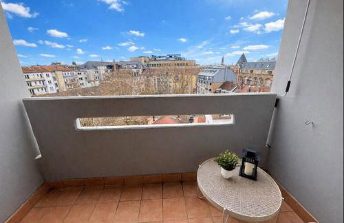 stylische 110m2 Wohnung in Top Lage mit Balkon und 2 Schlafzimmern für bis zu 6 Personen sowie kostenloser Parkgarage max 1,65m Höhe und 1,8m Breite - Foto 22