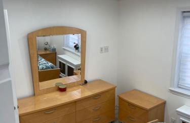 Renovated Jacuzzi Tub Home NYC-LGA-JFK Washer-Dryer - Photo 8