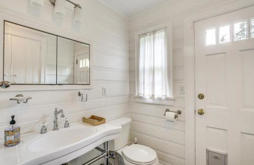 Serene Holmes Cottage Near Lakes and Trails! - Foto 19