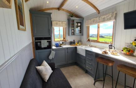 Honey Bee - Comfortable luxury shepherds hut with hot tub - Foto 13