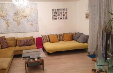 Bright by Trade Fair ICM 15 min direct to City Center 2-BedRoom full 2-BathRoom, free Parking, Balcony, Family and Business friendly - Foto 8