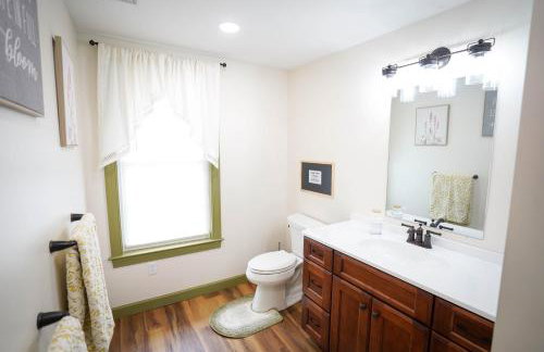 Historic Sears River Home (Main Level) on 10 Acres - Foto 57