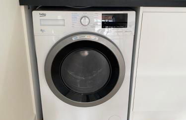 New studio apartment - minutes walk to Cathedral - Foto 9