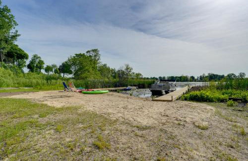 Lakefront Home in Hartford Hot Tub, Kayaks and Dock - Foto 31