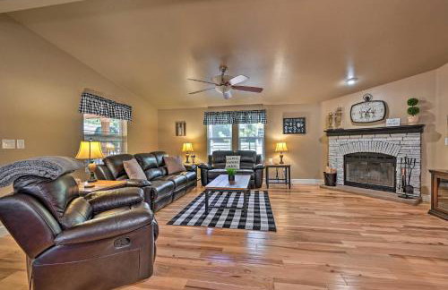 Near Hiking Munds Park Cabin with Deck and Yard - Foto 5