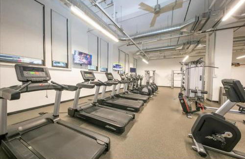 DT Gym Pool Rooftop 5 min walk to Stadiums - Foto 12