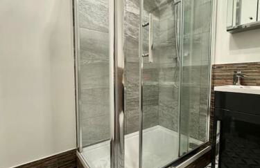 Two bedroom maisonette in the heart of the West End - Foto 8