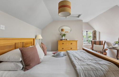 Duck Cottage - Waters Edge, Exclusive Village Location - Photo 25