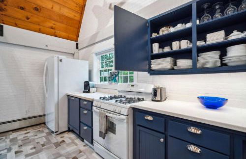 Beach Plum Cottage Steps to Beach Loft AC - Foto 12