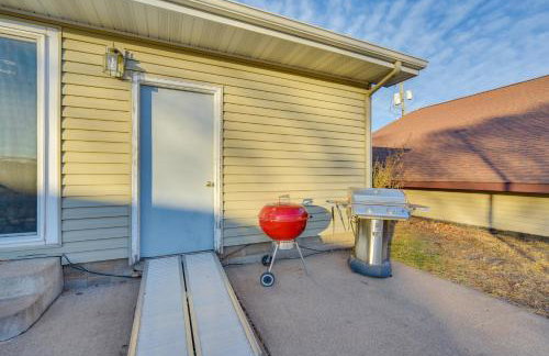Walk to Crooked Lake Beach and Dtwn! Home with Patio - Foto 26