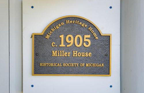 Elegant 1905 Home Steps to Torch Lake and Dtwn - Foto 32