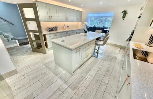 5 Bed House - Pool - Hot Tub - Sauna - Pool Table - Near New Forest and Beach - Sleeps 12 - Photo 40