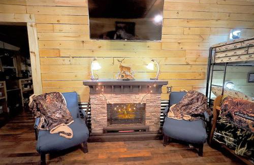 King Suite & Bunkhouse - Deer Camp - WiFi - Grill - Foto 2