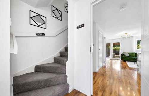 4 Bedroom House by Homestyles Hosts - Short Lets and Serviced Accommodation Islington - Private En-Suite - Foto 48