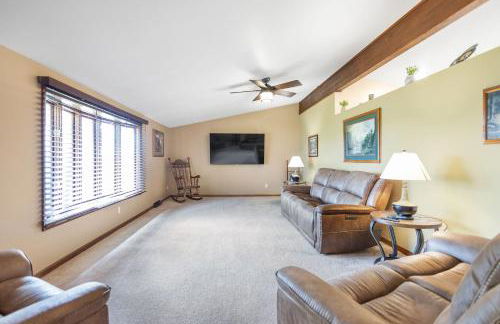 Serene Riverside Retreat home - Foto 5