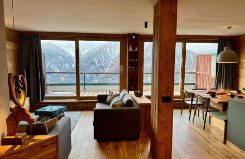 Luxury 9-Bed Apartment Steps from Ski Slopes with Parking & Ski Box - Photo 1