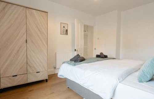 4-Bedroom Coastal Getaway in Pembroke Dock - Foto 3