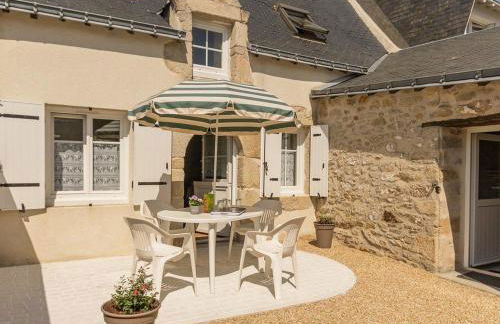 Maison rénovée typique, calme, proche mer, 2 cours fermées, cheminée et équipements pour enfants. - FR-1-306-836 - Foto 1