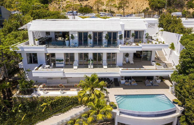 Clifton YOLO Spaces – Clifton Mansion Villa - Photo 1