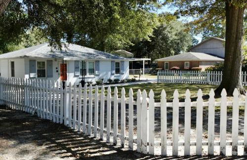 White Picket Fence - EV Charger! - Foto 34