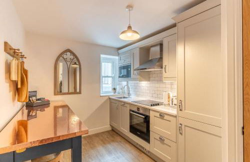 Luxury Chapel Apartment within City Walls - Photo 7