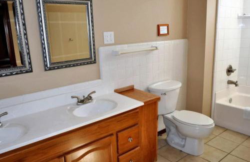 Spacious Lakefront Home with Beach Access and Sports Courts for Fun-Filled stays in Buchanan Dam, Texas - Foto 30