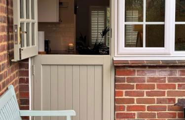 'BRAMLEY FALL COTTAGE' NEW AVAILABILITY - Attached Cottage,3 Bedrooms-1 on ground level, SLEEPS 6-2 Bathrooms, Wittering and Chichester easy drive, Child friendly,Small Breed Dog Friendly 2 max, Parking-EV Point - Foto 28