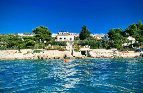 Luxury Seaside Villa with a classic Mediterranean Olive Garden, a fully equipped Professional Kitchen, Pool, Sauna, Padle Boards and Canoe - Miolin Beach House - Photo 22