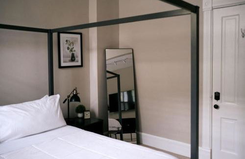 Top 1 Rated 4BR Lincoln Park House - King Bed - Photo 20