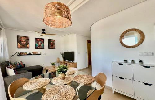 Stunning apartment with a beautiful pool/lake view - Foto 4