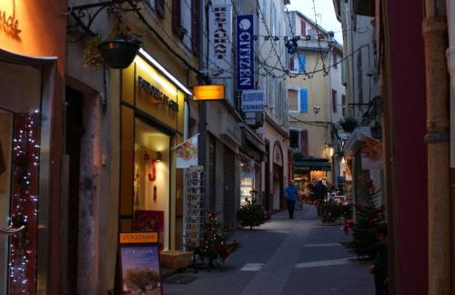 Charmant Studio Climatisé plein centre d'Aubagne - Foto 13