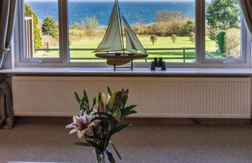 Spacious holiday home with stunning sea views - Photo 22