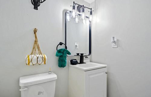 Comfort, Fun, & Charming - 5BR Oasis with Pool - Foto 50