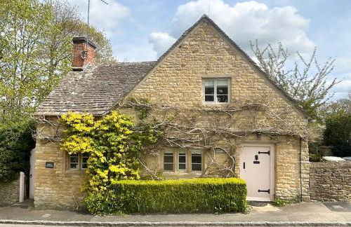 A Cotswold Gem, Sleeps 4, Pub Shop & Cafe in Village - Photo 1