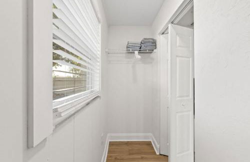 Sunny Palmetto Oasis: 4br Home With Private Pool 4 Bedroom Home by RedAwning - Photo 80