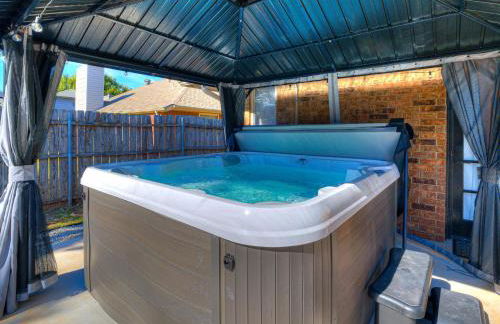 The Pine Haus- Luxury stay with Pickleball, Hot Tub, Fire Pit - Foto 21