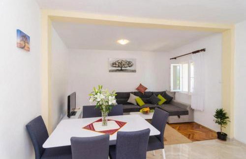 Tranquil Villa with Pool - Photo 5