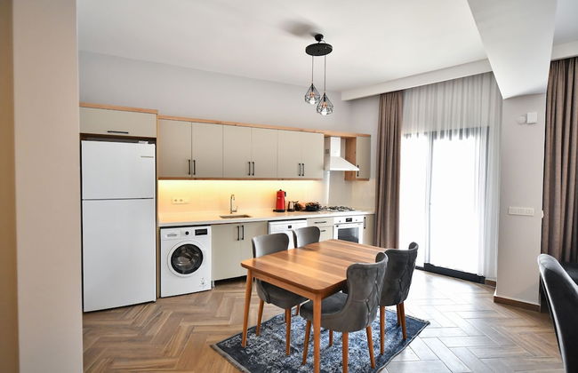 Red Moon Suites - Photo 23