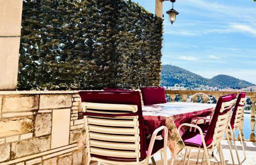 Dalmatian House, spacious stone terraces, balcony , views - Foto 7