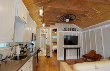 Renovated Romantic Guesthouse Historic Downtown Easy Half Mile Stroll - Beach only 3 Miles! - Foto 9