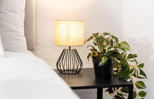 Two Bedroom Apartment - On Street Parking Available - Netflix - Wifi - Top Rated - 311M - Photo 10