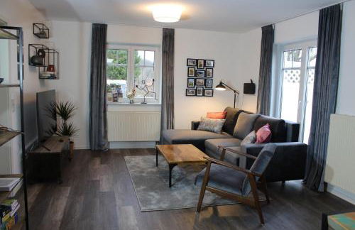 Apartment am Frauenberg - ruhige Lage - Terrasse - Blick ins Tal - Carport mit Wallbox - Self-Check-in - schnelles WLAN - Foto 1