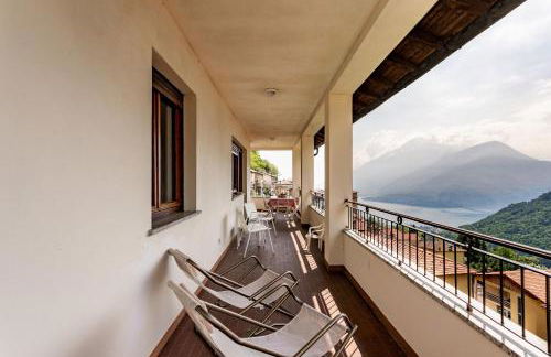 Sciura Elena's Terrace With Lake, Mounts & Valley by Halldis - Foto 38