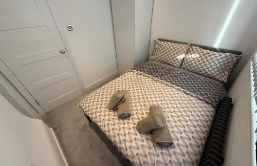 Luxury 4 Bedroom House in Harrow with Free Parking - Foto 24